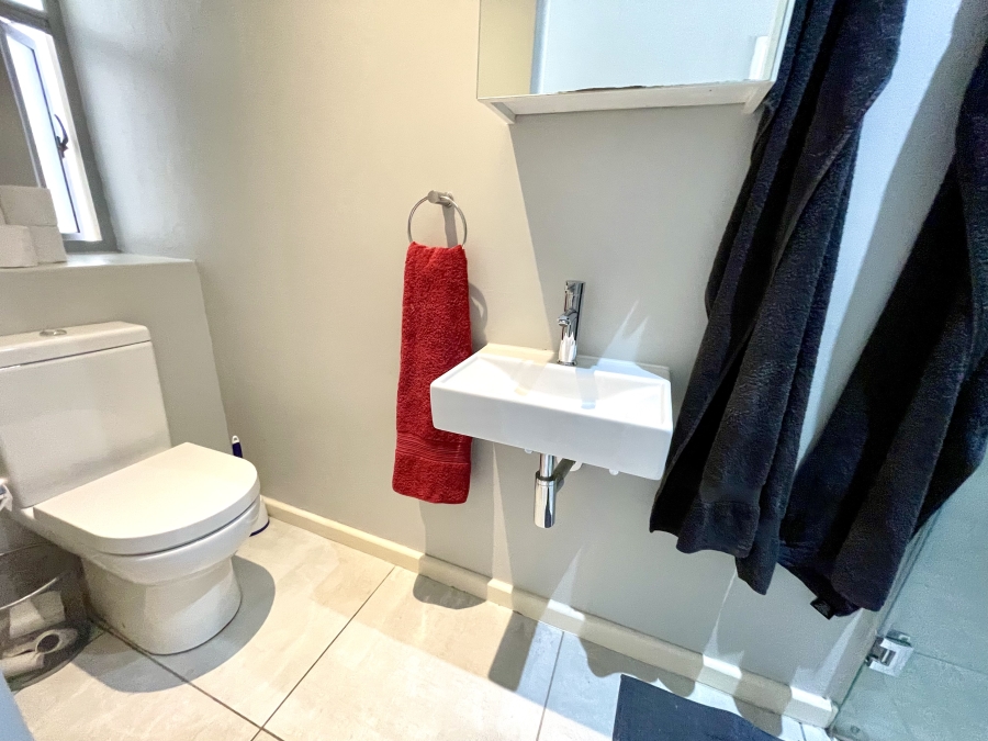 1 Bedroom Property for Sale in Hoog En Droog Western Cape